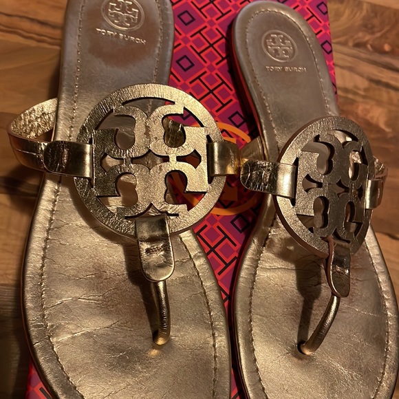 Tory Burch rose gold sandals - Picture 3 of 7